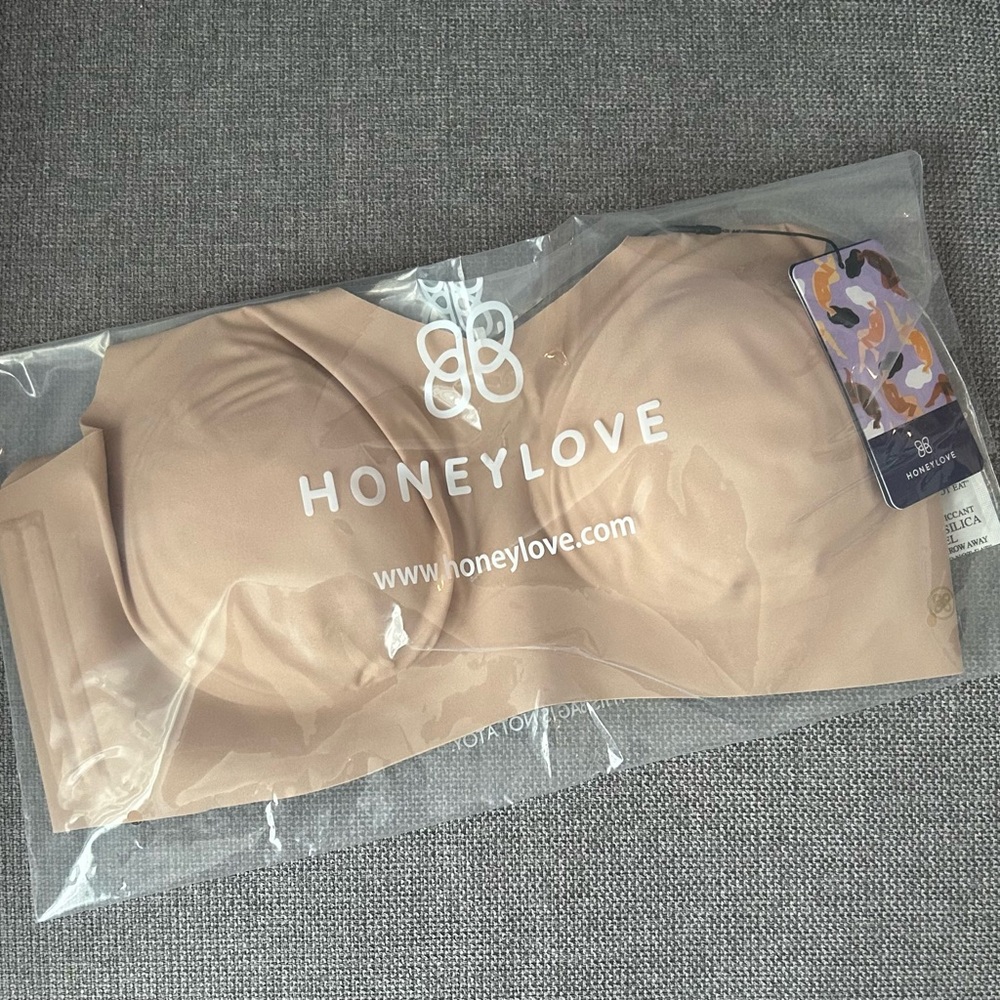 NWT HONEYLOVE Lift-wear V-neck Sand (color) Bra